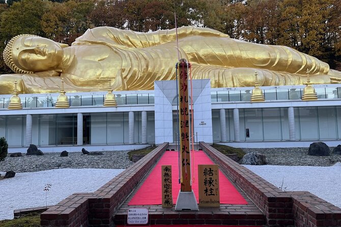 1 Day Tour to Hill of the Buddha, Sapporo and Sake - Guide style, group size, and the pace of the day