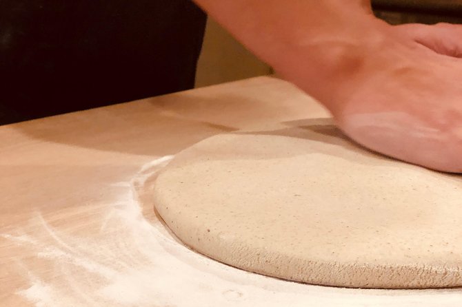 A pairing experience in Sapporo where you can enjoy tempura and 3 kinds of Hokkaido-only sake, along with a soba-noodle making experience! - Three Hokkaido sakes, served at different temperatures