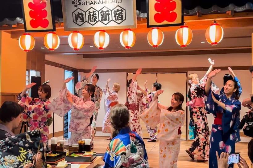 Bon Dance IZAKAYA in Shinjuku, Tokyo - The Bon Odori performance at 7:30