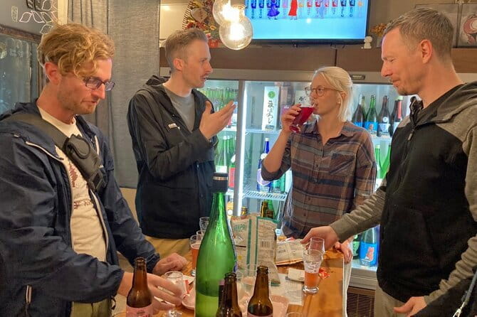 Bouldering, Sake and Food, Local Gem Hiroshima Evening Tour - One hour at pb climbing