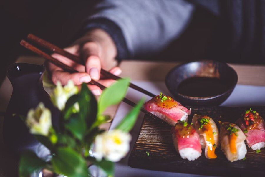 Düsseldorf: Sushi, Sake & Japanese Lifestyle Tour - Four samples that make the walk worthwhile