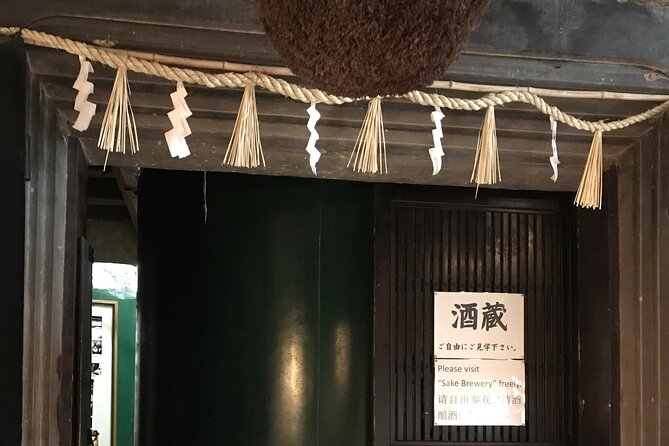 EXPERIENCE TAKAYAMA & LOCAL SAKE TASTING with explanation 1 HOUR! - Who will enjoy this Takayama sake walk?