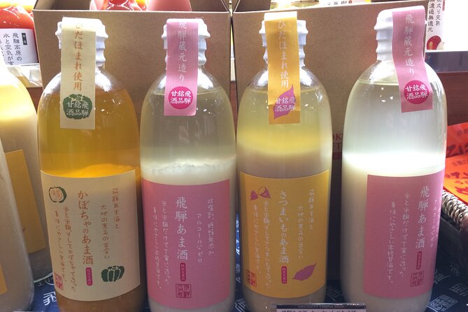 EXPERIENCE TAKAYAMA & LOCAL SAKE TASTING with explanation 1 HOUR! - Reading Takayama through its wooden streets