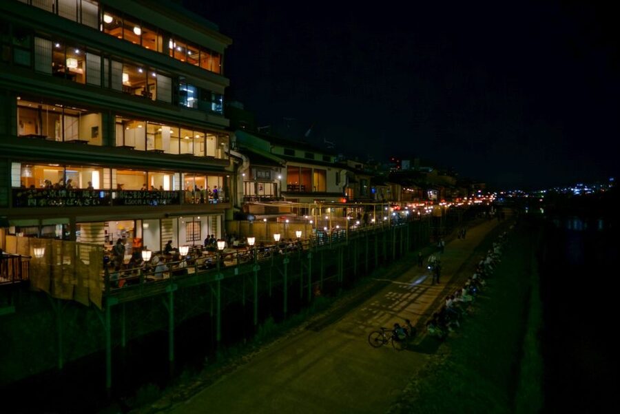 Kyoto: Foodie Night Tour in Gion with 9 dishes + 6 Sake - Who will get the most from this food tour?