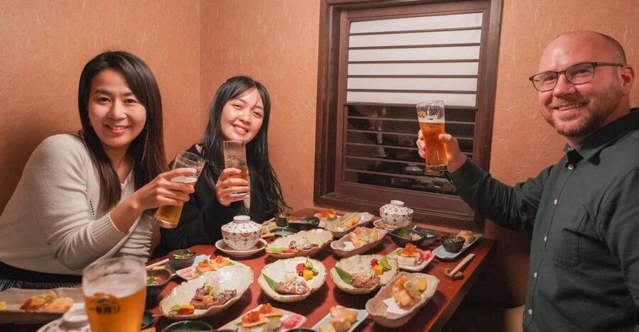 Kyoto: Foodie Night Tour in Gion with 9 dishes + 6 Sake - A Kyoto night that begins beneath Izumo-no-Okuni