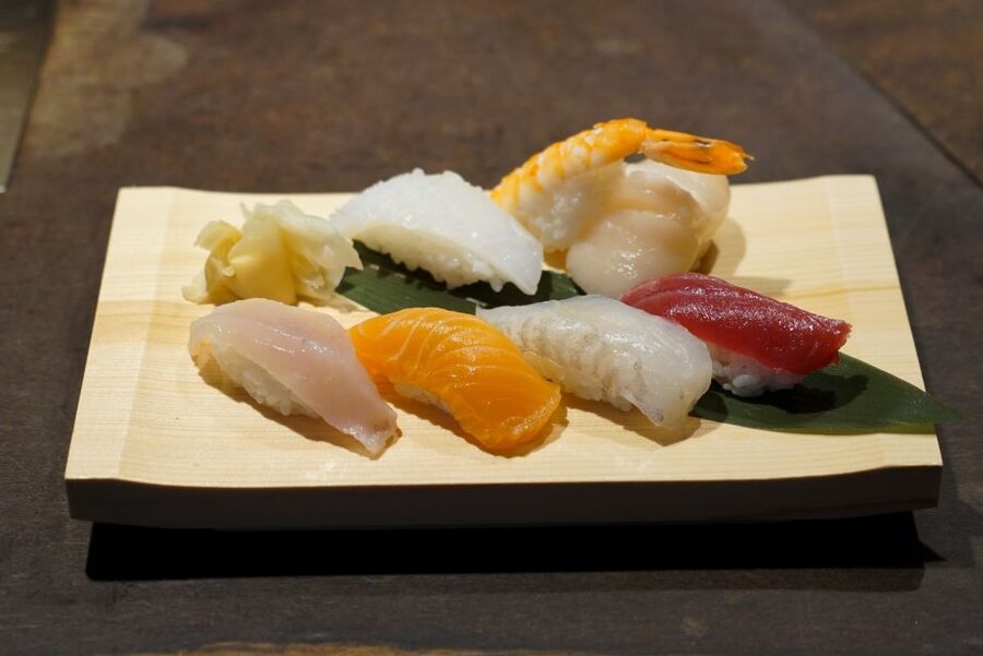 Kyoto: Foodie Night Tour in Gion with 9 dishes + 6 Sake - Dessert in a traditional Pontocho cafe