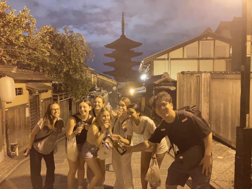 Kyoto: Gion Evening Walk with Hidden Gems, Geisha & Sake - Sake, conversation, and the guide’s style