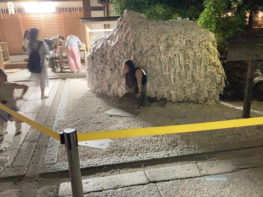 Kyoto: Gion Evening Walk with Hidden Gems, Geisha & Sake - Finishing at Yasaka Shrine