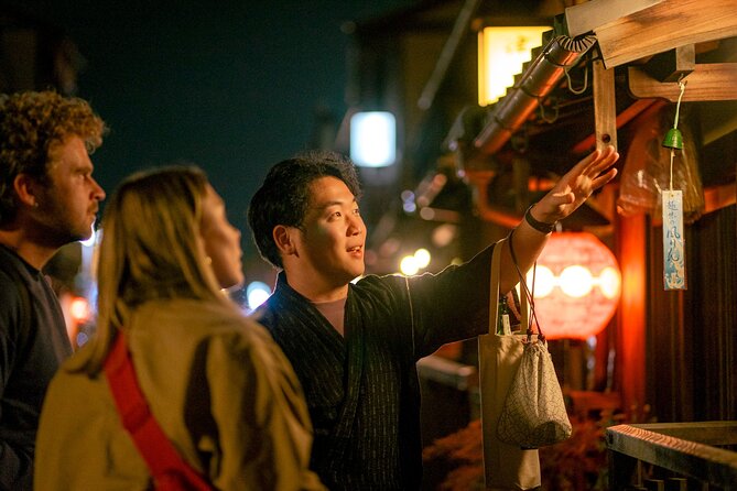 Kyoto: Gion Geisha District & Sake-in-Hand Walking Tour - Yasui-Konpiragu and its unusual shrine ritual