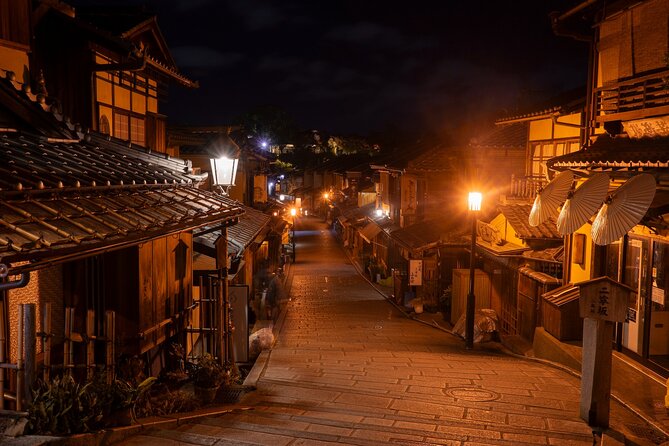 Kyoto: Gion Geisha District & Sake-in-Hand Walking Tour - Ending at Yasaka Shrine