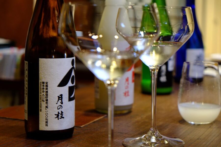 Kyoto: Insider Sake Experience with 7 Tastings and Snacks - Hot, cold, and the right moment to order