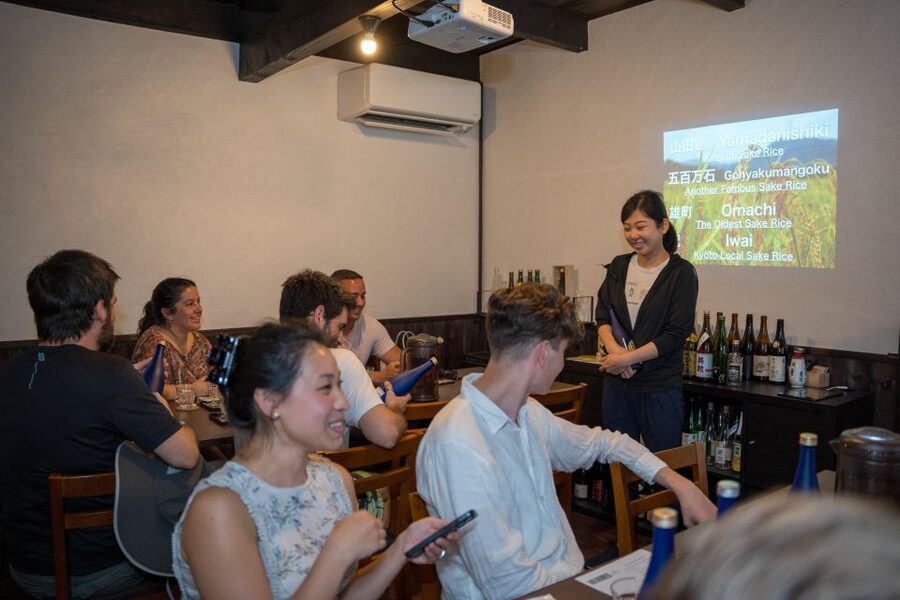 Kyoto: Insider Sake Experience with 7 Tastings and Snacks - A close look at the teaching style