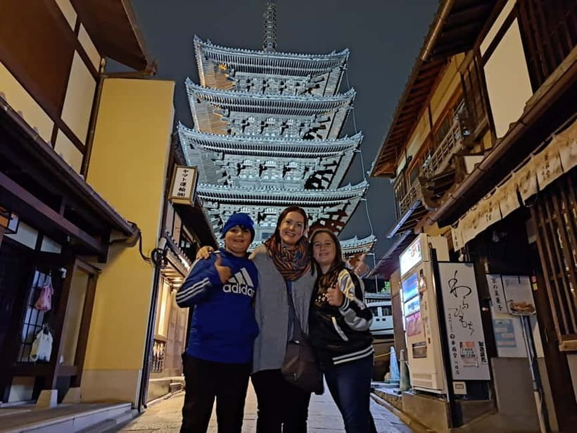 Kyoto: Izakaya Nightlife Tour with Local Guide - What the private format changes