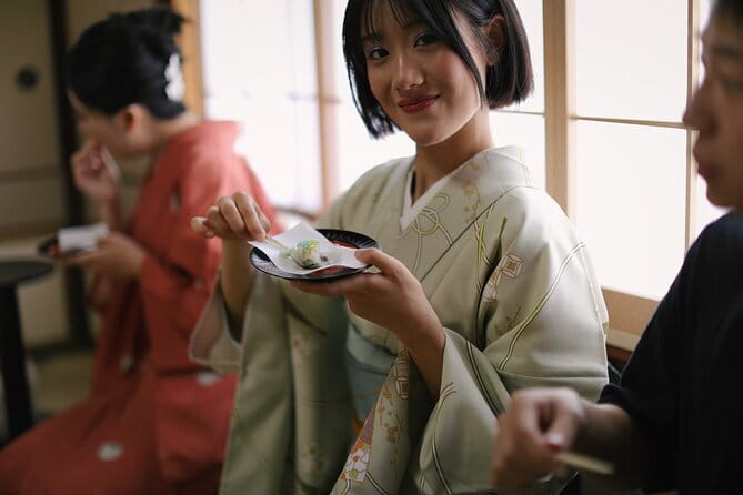 Kyoto Local Gourmet Night Experience: Kaiseki & Izakaya & Matcha - Pontocho after dark