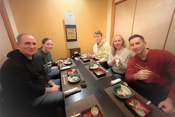 Kyoto Local Gourmet Night Experience: Kaiseki & Izakaya & Matcha - The guides make the difference