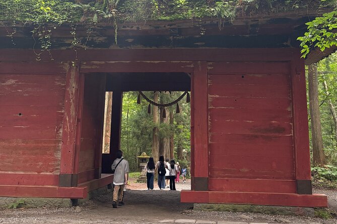 Nagano Private Tour: Ninja Temple, Soba Making & Sake Tasting - Finishing with sake at a historic brewery