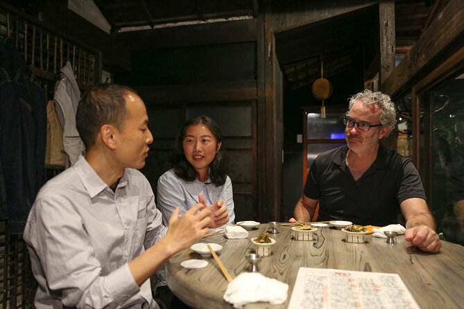 Private Food & Sake Tour in Central Kyoto with Sake Sommelier - First stop: a traditional machiya izakaya