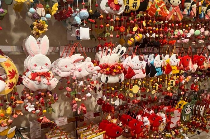Private Nishiki Market Food & Sake Tour by Young Local Guides - Matcha sweets and Kyoto food gifts