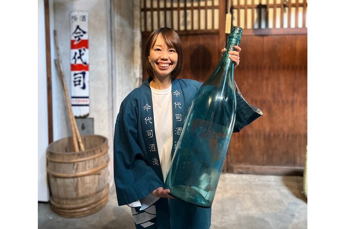 Sake Tasting in Tokyo - Eriko makes the tasting useful for beginners