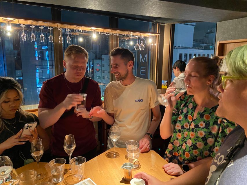 Shinjuku: bar hopping night tour at Japanese Izakaya - Second stop: Kabukicho after the neon signs come on
