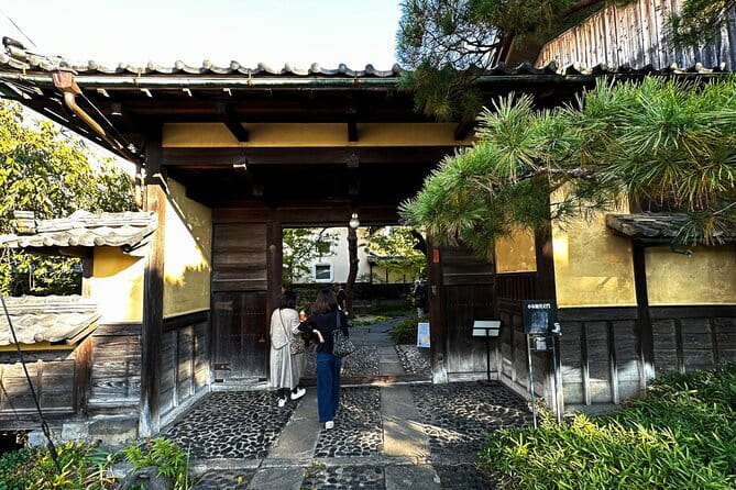 Snow Monkeys, Hokusai & Sake: A Perfect Day in Nagano - Zenkoji Temple or a direct return to the station