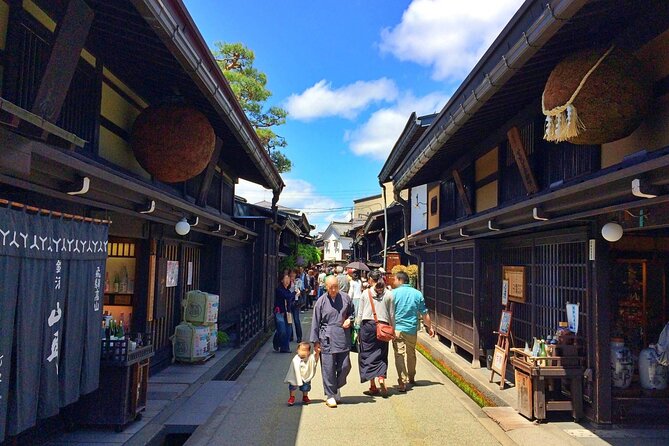 Takayama Local Cuisine, Food & Sake Cultural Tour with Government-Licensed Guide - Takayama Jinya: start with the town’s official past