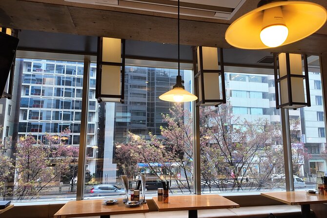 Tokyo: Learn the Art of Chopsticks in a Cozy Izakaya! - The mini competition turns practice into a game