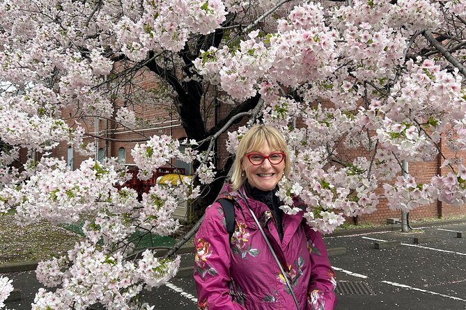 Tokyo: Serene Sakura & Sake: An Exclusive Brewery Pairing Lunch - A gentle walk beside the Otonashi River