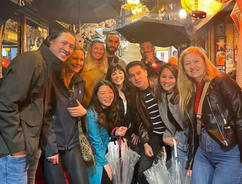 Tokyo: Shinjuku Bar and Izakaya Hopping Tour - Shinjuku after sunset: a better way to get oriented