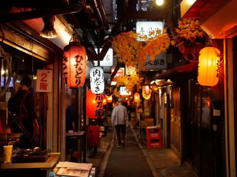 Tokyo: Shinjuku Bar and Izakaya Hopping Tour - Three hours, several stops, and a flexible evening