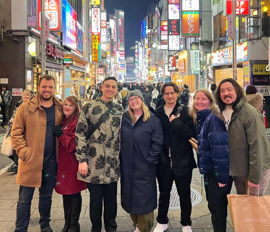 Tokyo Shinjuku Bar Hopping Tour–Hidden Izakaya & Local Guide - Shinjuku after dark, with food at the center