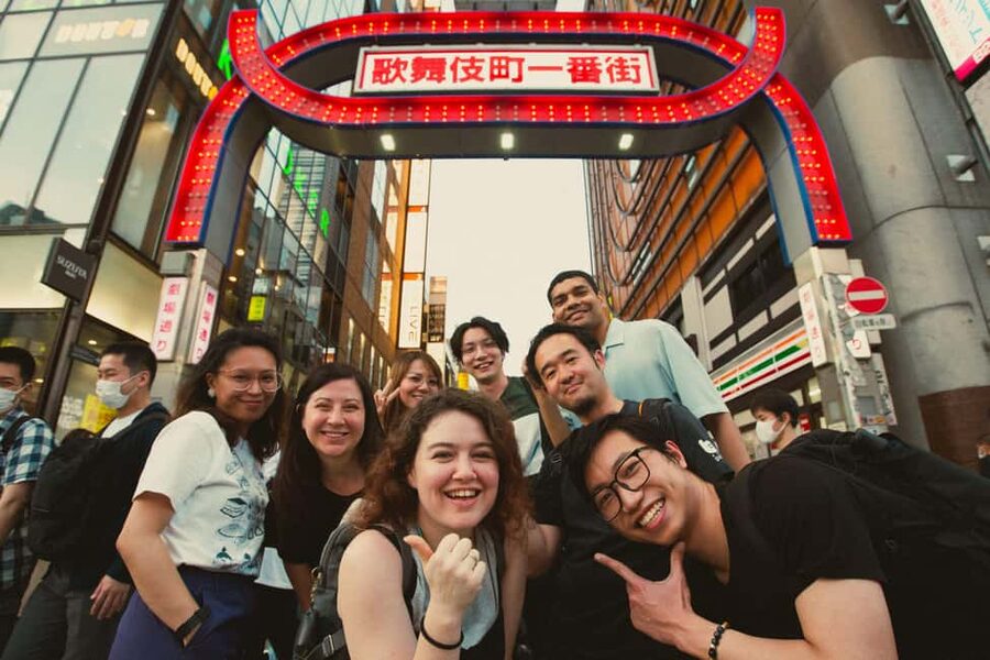 Tokyo: Shinjuku Izakaya and Golden Gai Bar Hopping Tour (2h) - Kabukicho after dark