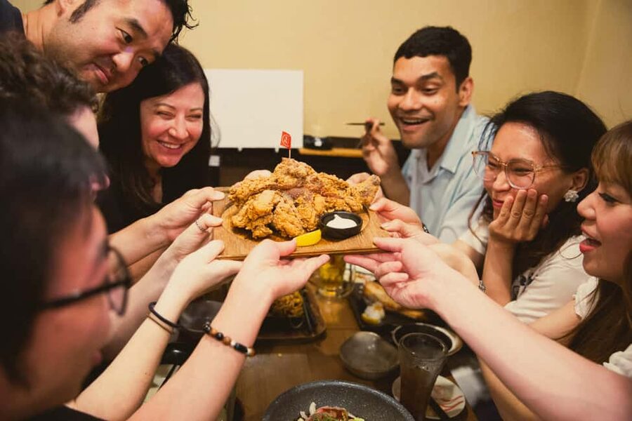 Tokyo: Shinjuku Izakaya and Golden Gai Bar Hopping Tour (2h) - What the food and drinks really include