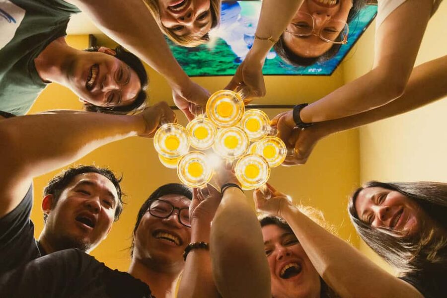 Tokyo: Shinjuku Izakaya and Golden Gai Bar Hopping Tour (2h) - The guide makes the difference