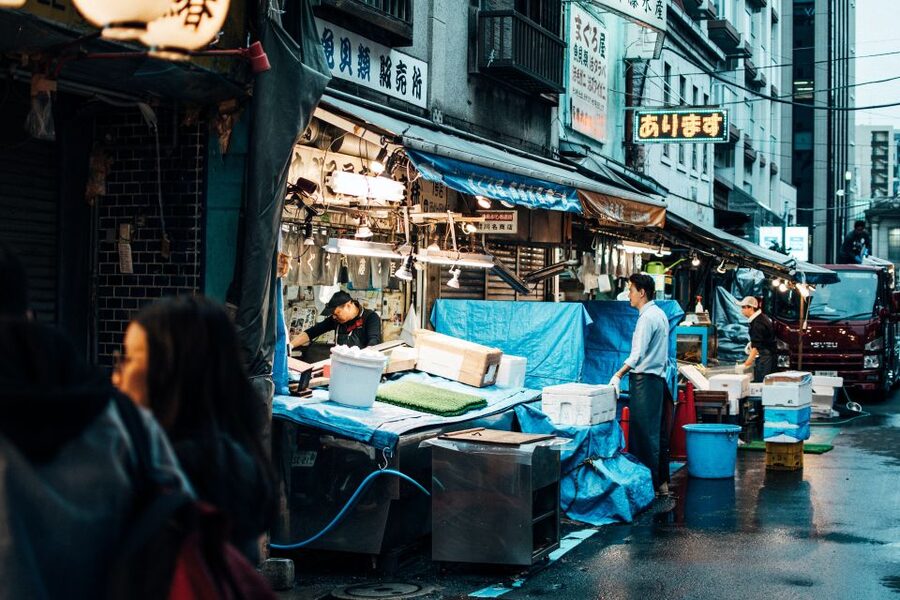 Tsukiji: Outer Market Walking Tour & Sake Tasting Experience - Key points to know before you book