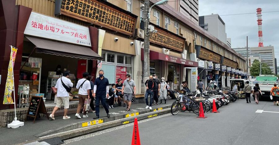 Tsukiji: Outer Market Walking Tour & Sake Tasting Experience - Starting with prayer at Tsukiji Hongwanji Temple
