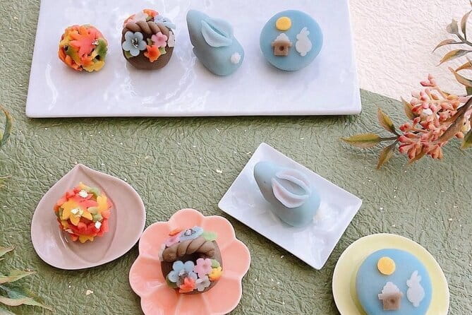Unlimited SAKE Tasting《OVER-THIRTY-BOTTLES》From ALL OVER JAPAN! - Snacks and brunch bites keep the tasting comfortable
